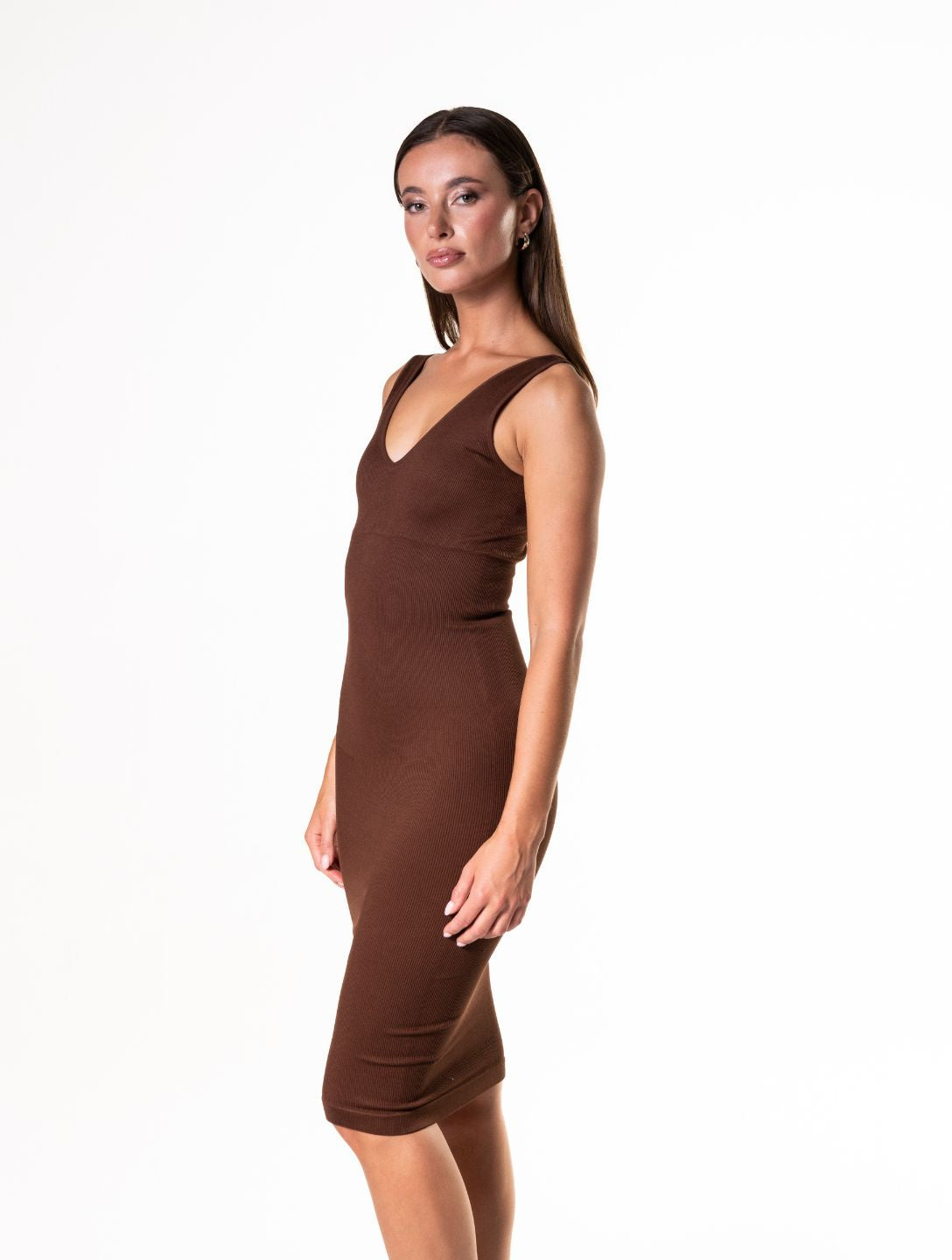 Vestido midi sem costura com decote em V profundo