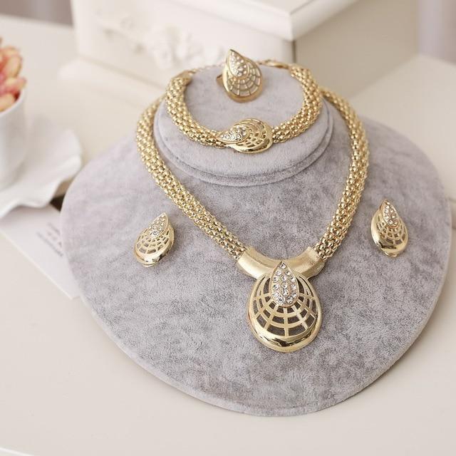 Conjunto de Colar Anel Pulseira e Brincos Dubai