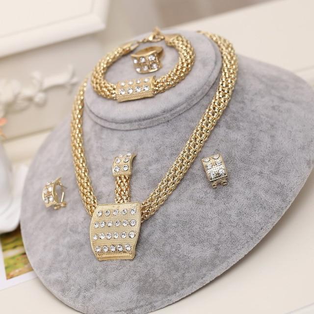 Conjunto de Colar Anel Pulseira e Brincos Dubai