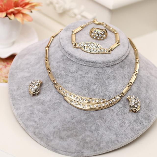 Conjunto de Colar Anel Pulseira e Brincos Dubai