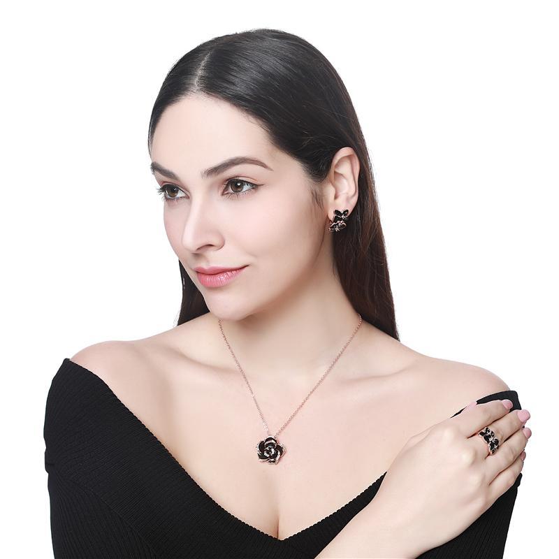 Conjunto de Colar Brincos e Anel Essence